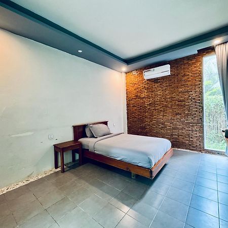 Kampot Riverfront Boutique Exterior photo