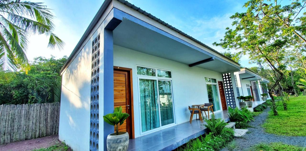 Kampot Riverfront Boutique Exterior photo