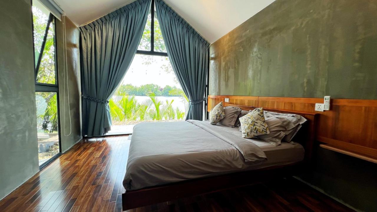 Kampot Riverfront Boutique Exterior photo