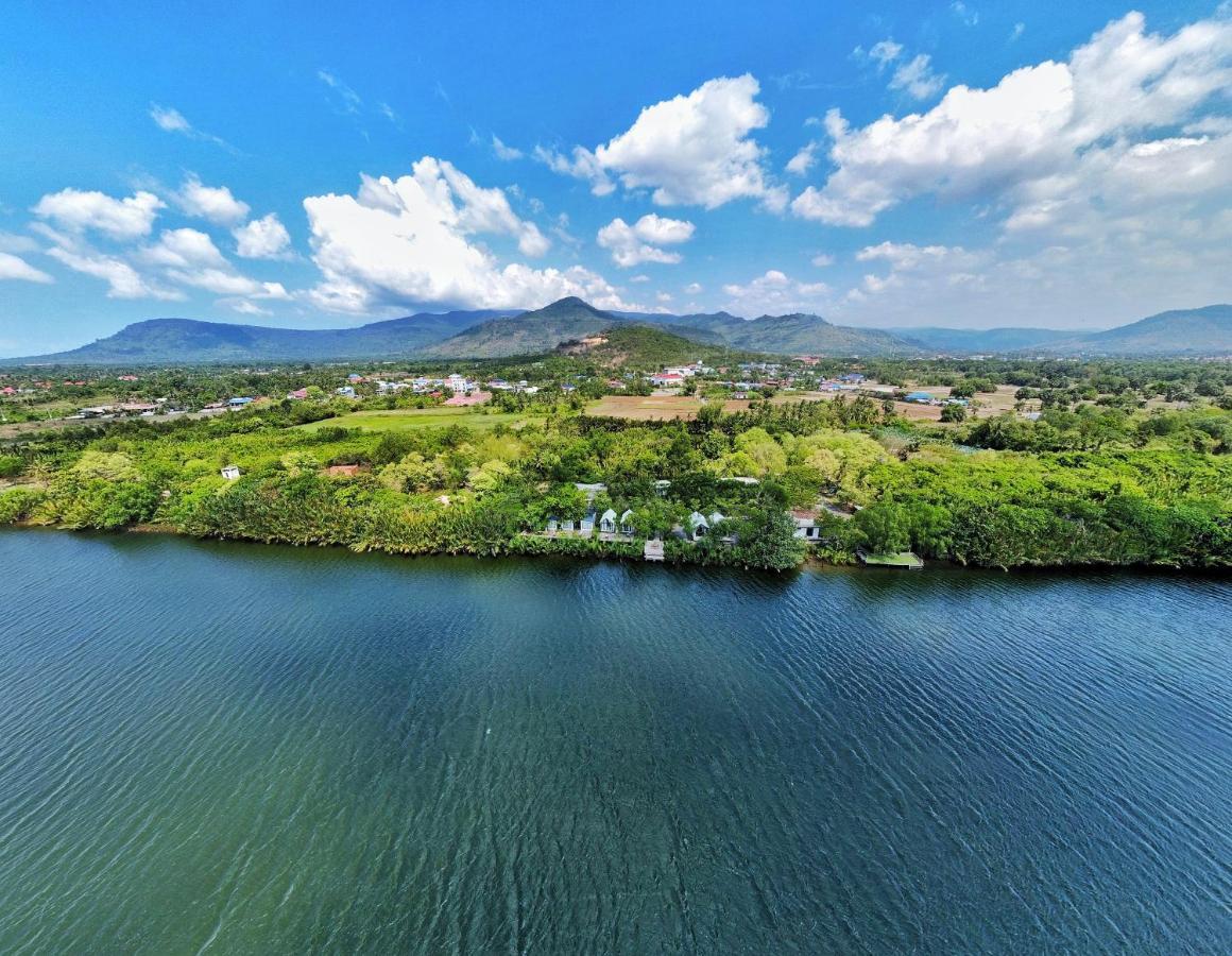 Kampot Riverfront Boutique Exterior photo