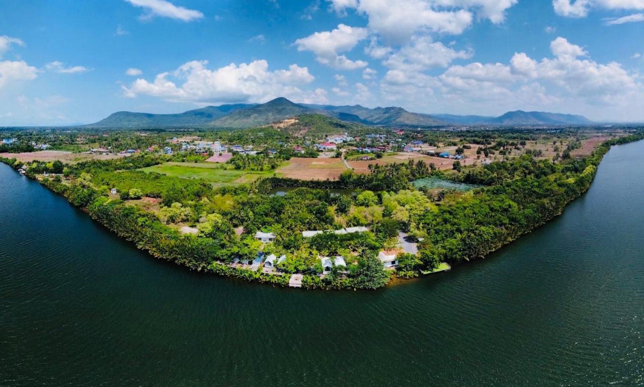 Kampot Riverfront Boutique Exterior photo