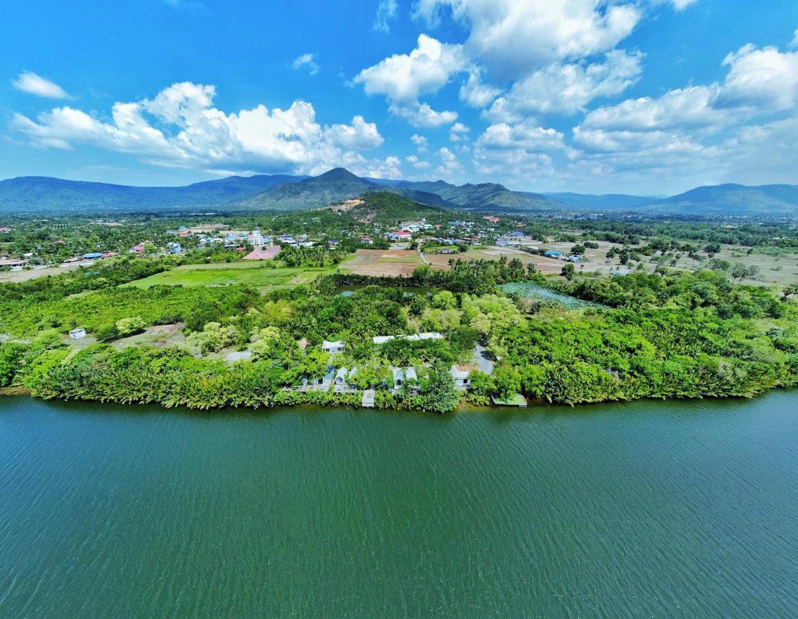 Kampot Riverfront Boutique Exterior photo