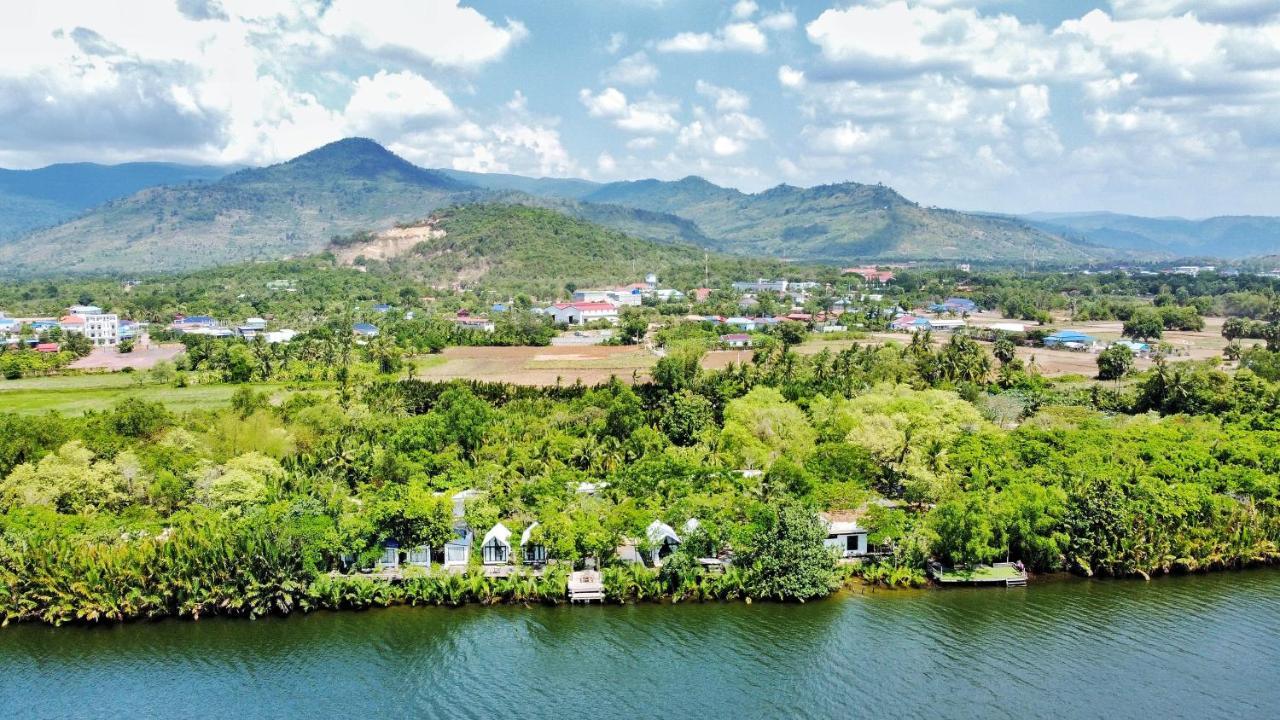 Kampot Riverfront Boutique Exterior photo
