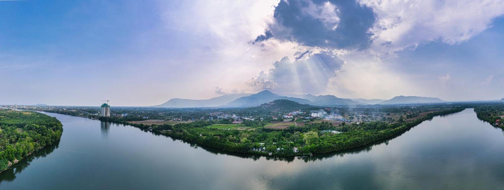 Kampot Riverfront Boutique Exterior photo
