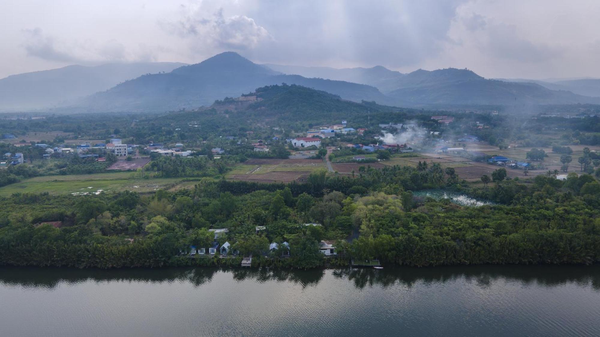 Kampot Riverfront Boutique Exterior photo